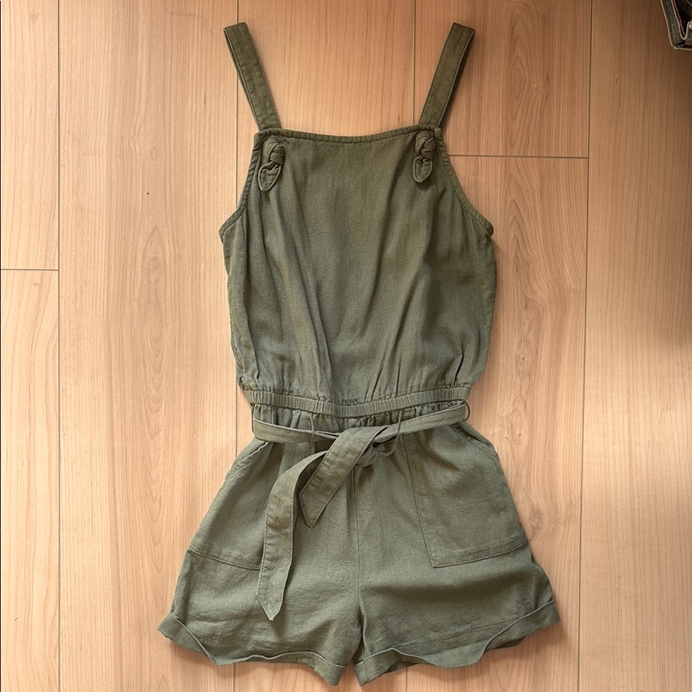Girls Old Navy Linen Blend Overalls Romper
Green. Size Large (10/12)